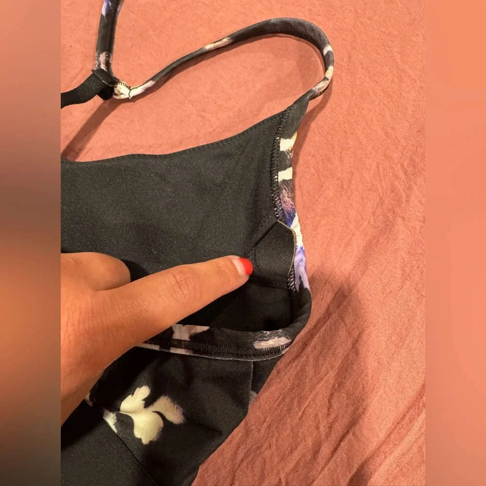 Nike DriFit Sports Bra - Picture 4 of 8